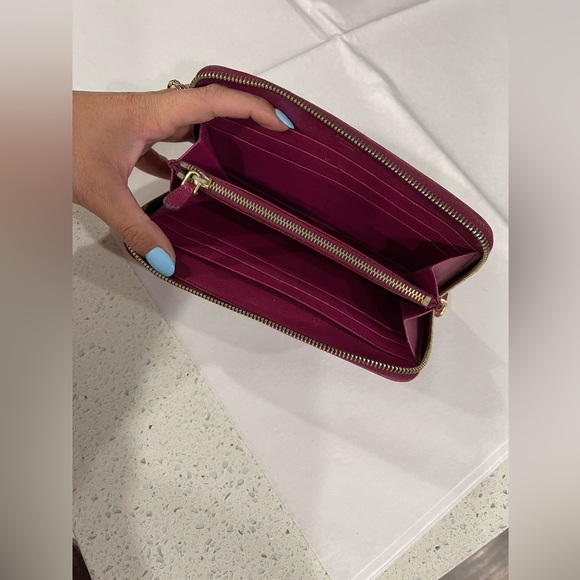 Prada Leather Saffiano Zippy Wallet - Picture 4 of 8